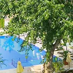 Cascadas Family Resort