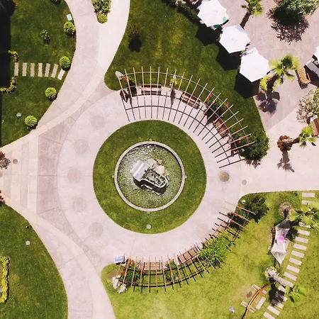 Apartahotel Cascadas Family 4*