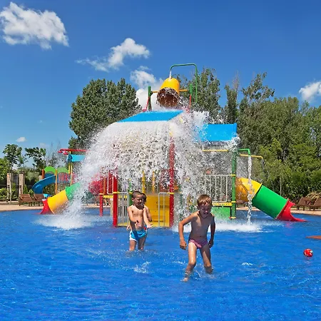 Cascadas Family Aparthotel