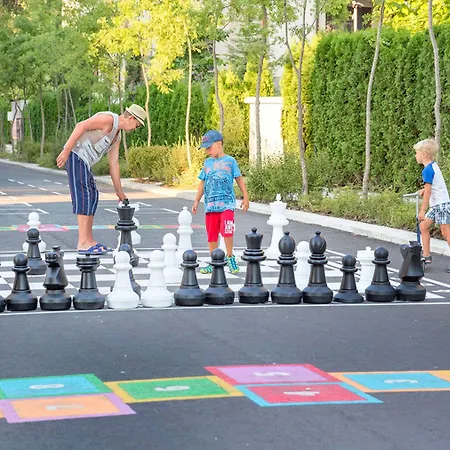 Cascadas Family Aparthotel 4*