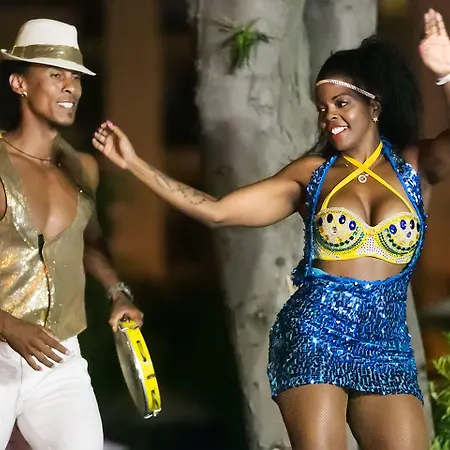 Aparthotel Cascadas Family 4*