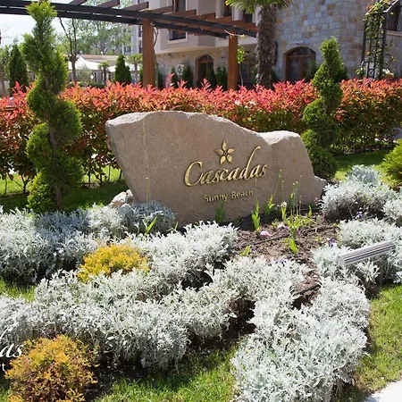 Cascadas Family Aparthotel 4*