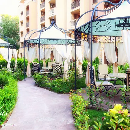 Cascadas Family Aparthotel