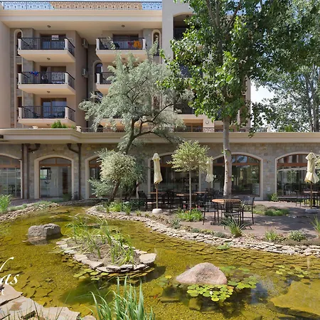 Cascadas Family Aparthotel 4*