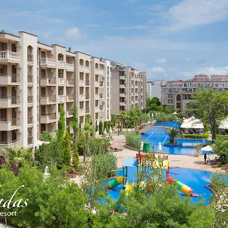 Aparthotel Cascadas Family 4*