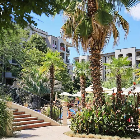 Cascadas Family סאני ביץ'