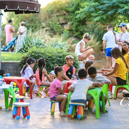 Cascadas Family מלון דירות