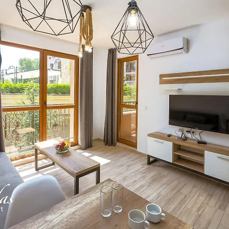 Aparthotel Cascadas Family