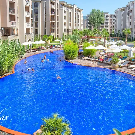 Aparthotel Cascadas Family