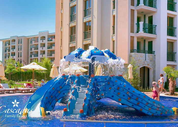 Cascadas Family Aparthotel 4*