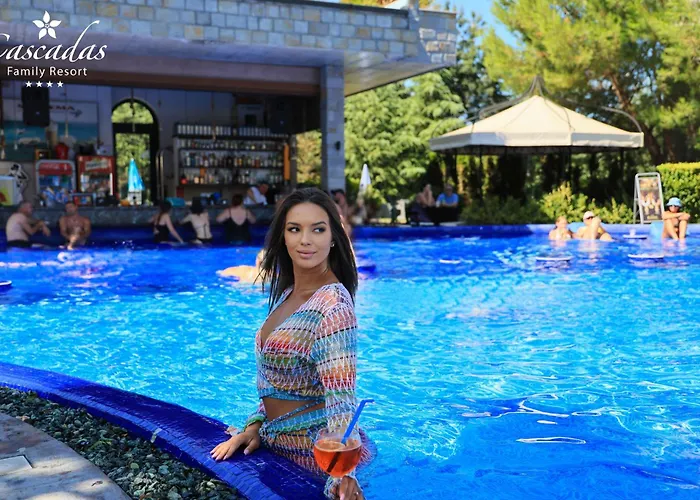 Cascadas Family מלון דירות 4*