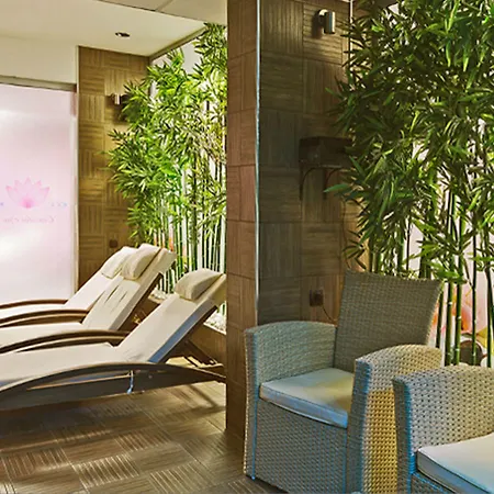 Cascadas Family Aparthotel 4*