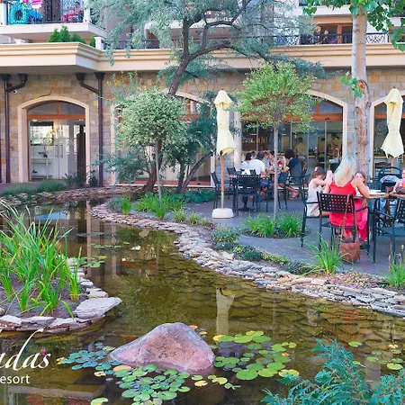 Cascadas Family Aparthotel